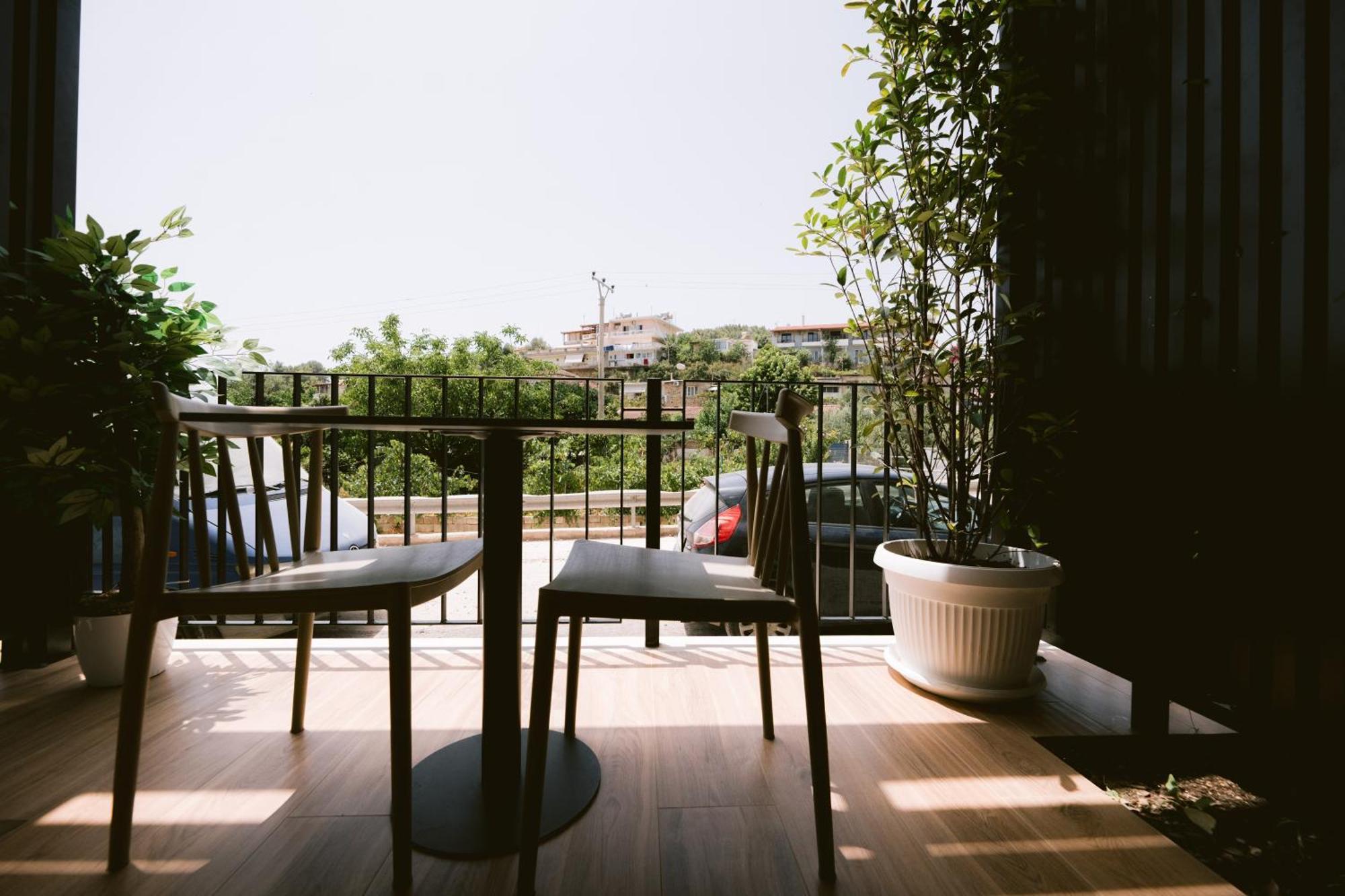 Noemie Hotel Himare Exterior photo