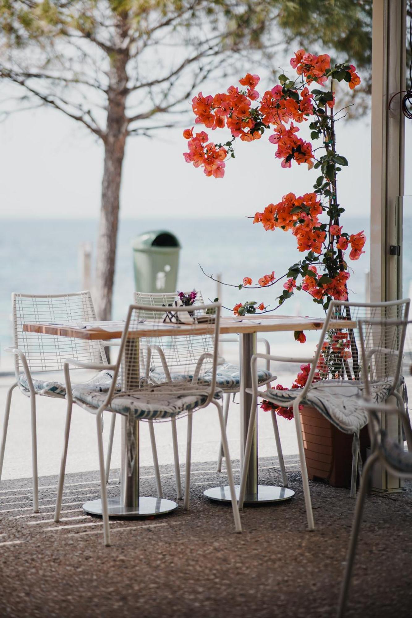 Noemie Hotel Himare Exterior photo