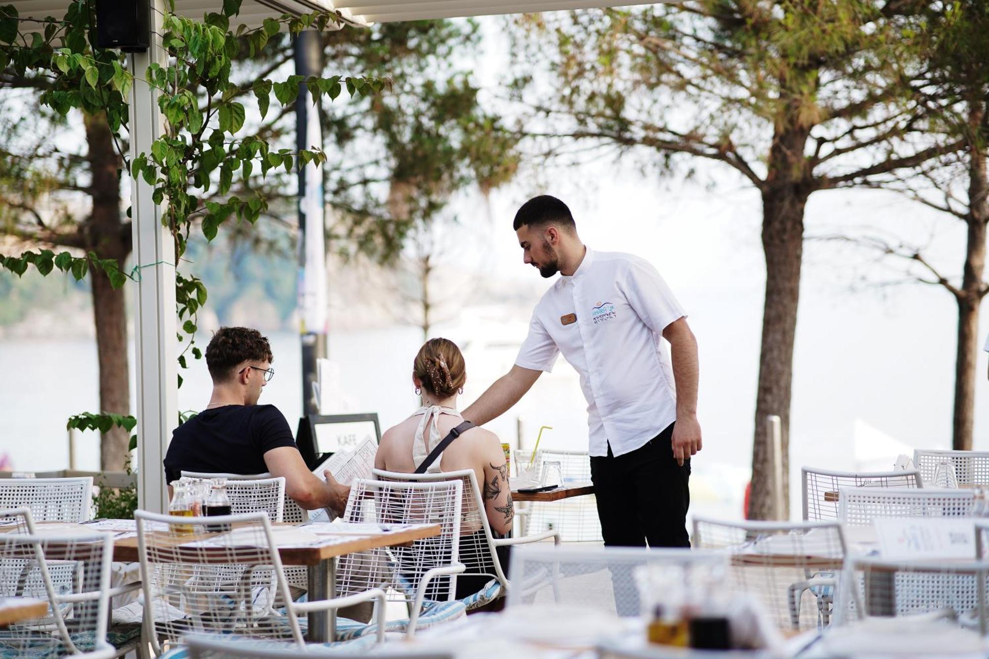 Noemie Hotel Himare Exterior photo